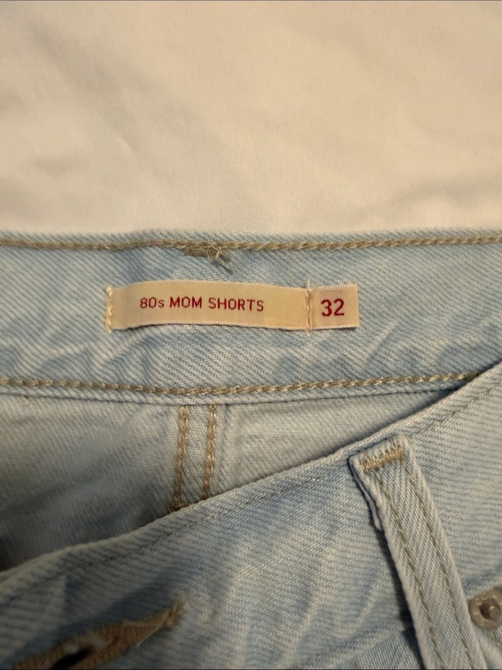 Levi's Light Wash 80s mom Shorts - Picture 3 of 4